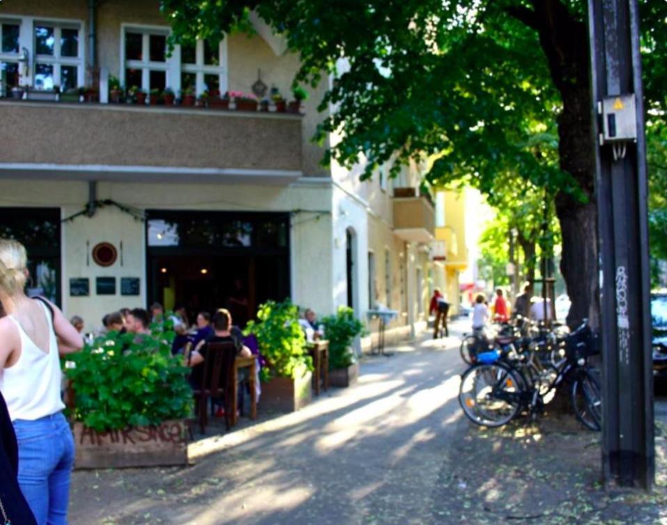 2 In Center Friedrichshain Apartment