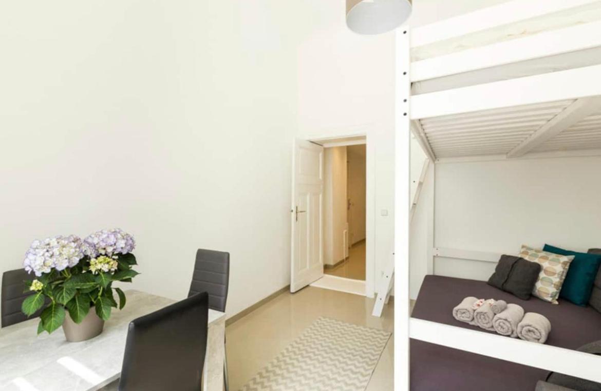Center Apartment *
