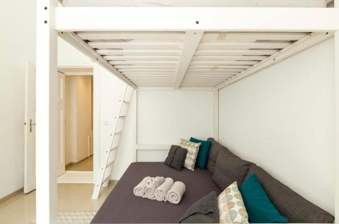 Center Apartment *