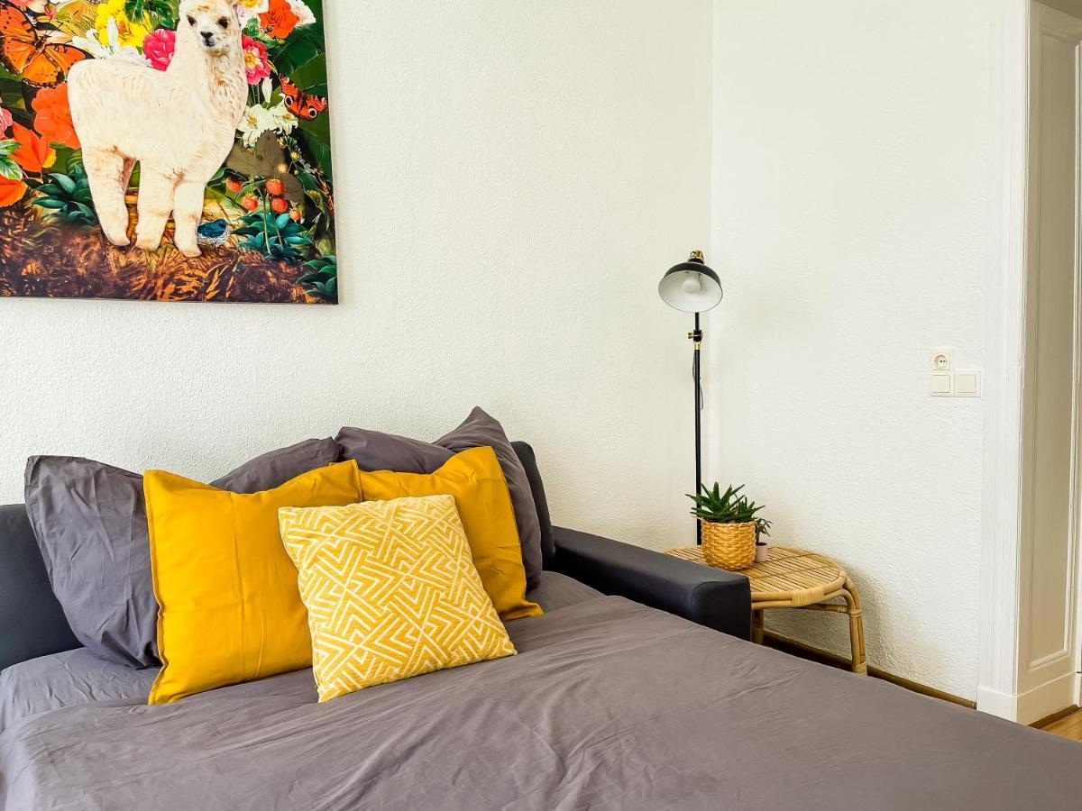 Bright 2 Bedroom In Convinient Location *