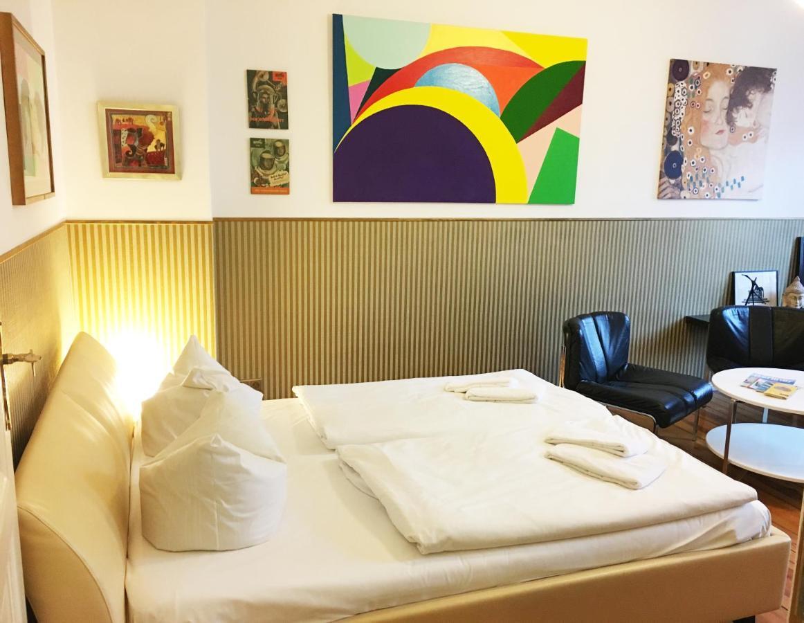 Ruhige Ferienwohnung Zentrum - Friedrichshain Apartment *