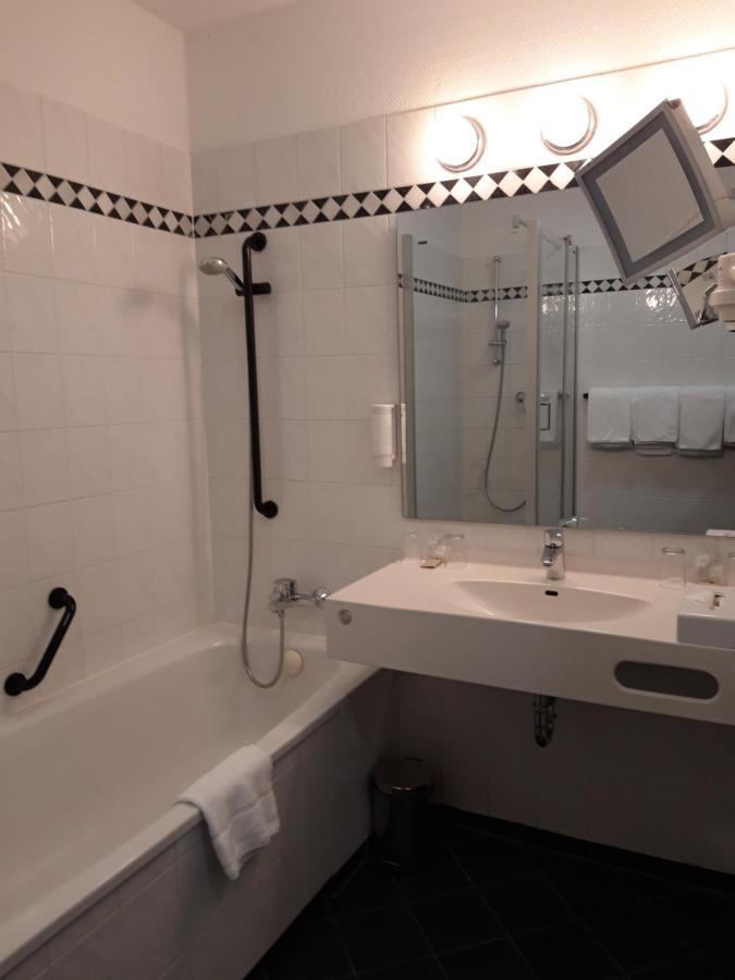 Hotel City East 4*