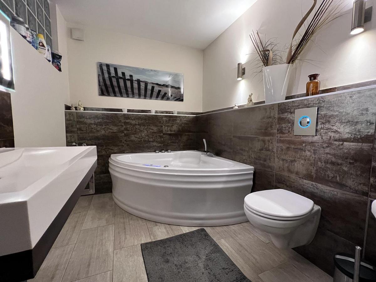 Mit Garten, Kamin U. Whirlpool Apartment