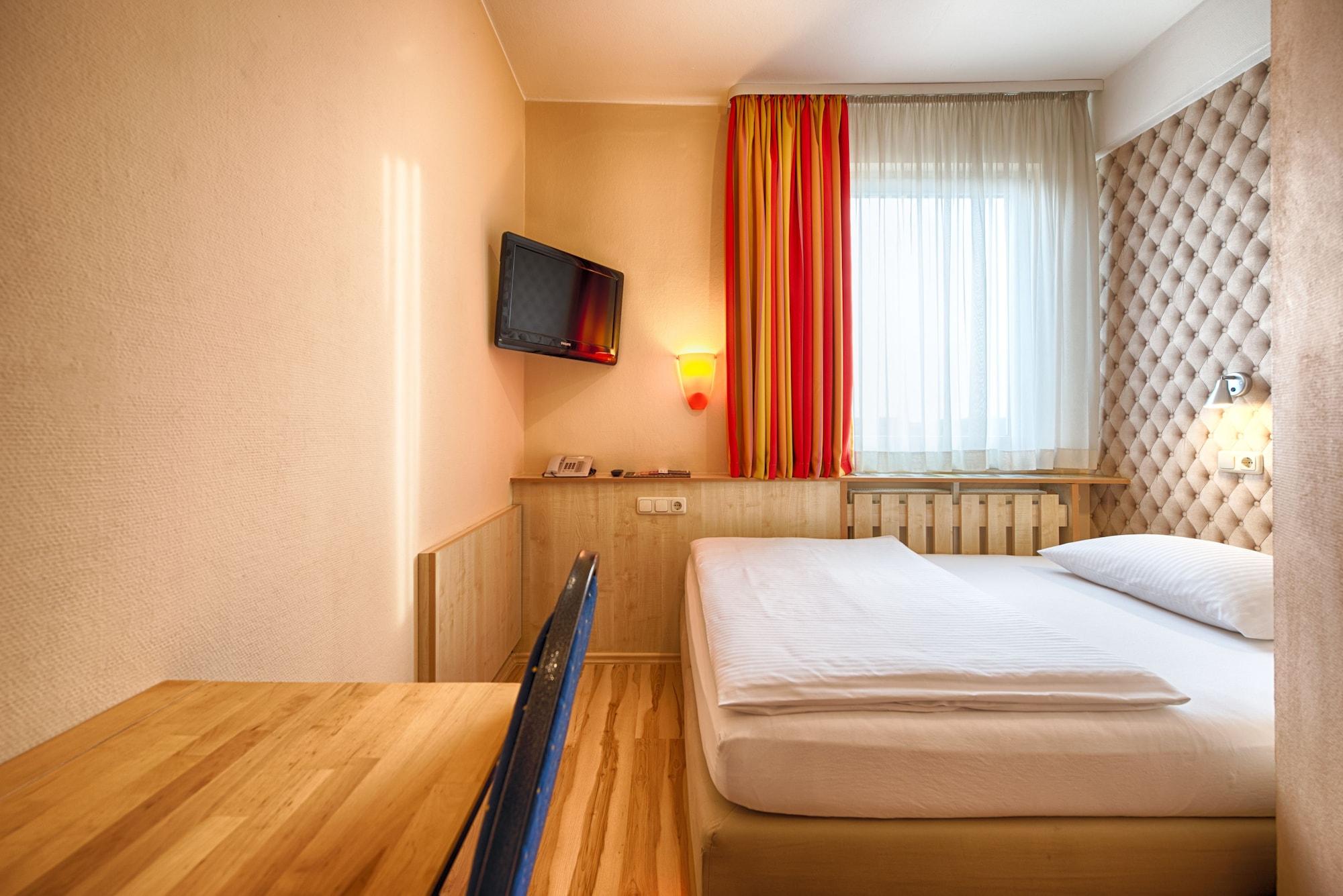 Hotel Enjoy City Messe 3*