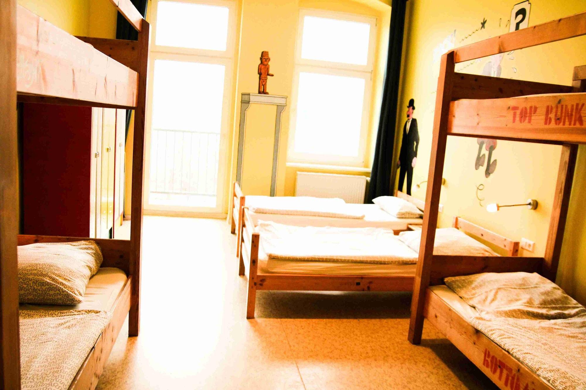 Sunflower Hostel *