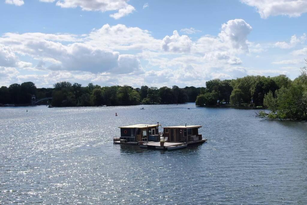 Botel Saunainsel - Hausboot Mit Schwimmender Sauna, Hottub Und Tretboot In