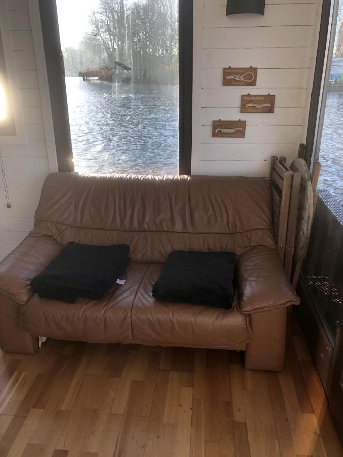 Gemuetliches Hausboot Mit Kamin In Berlin