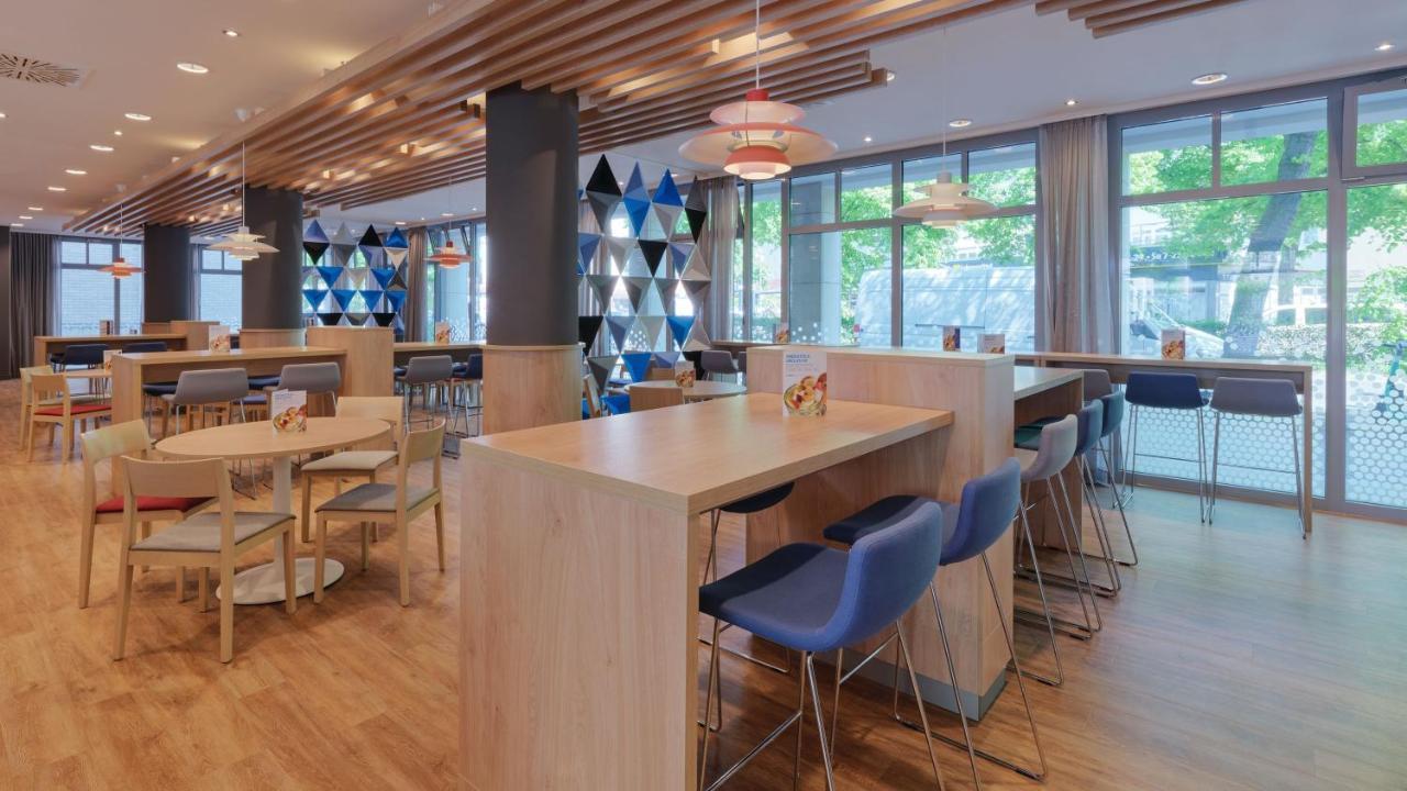 Hotel Holiday Express City Centre By Ihg 3*