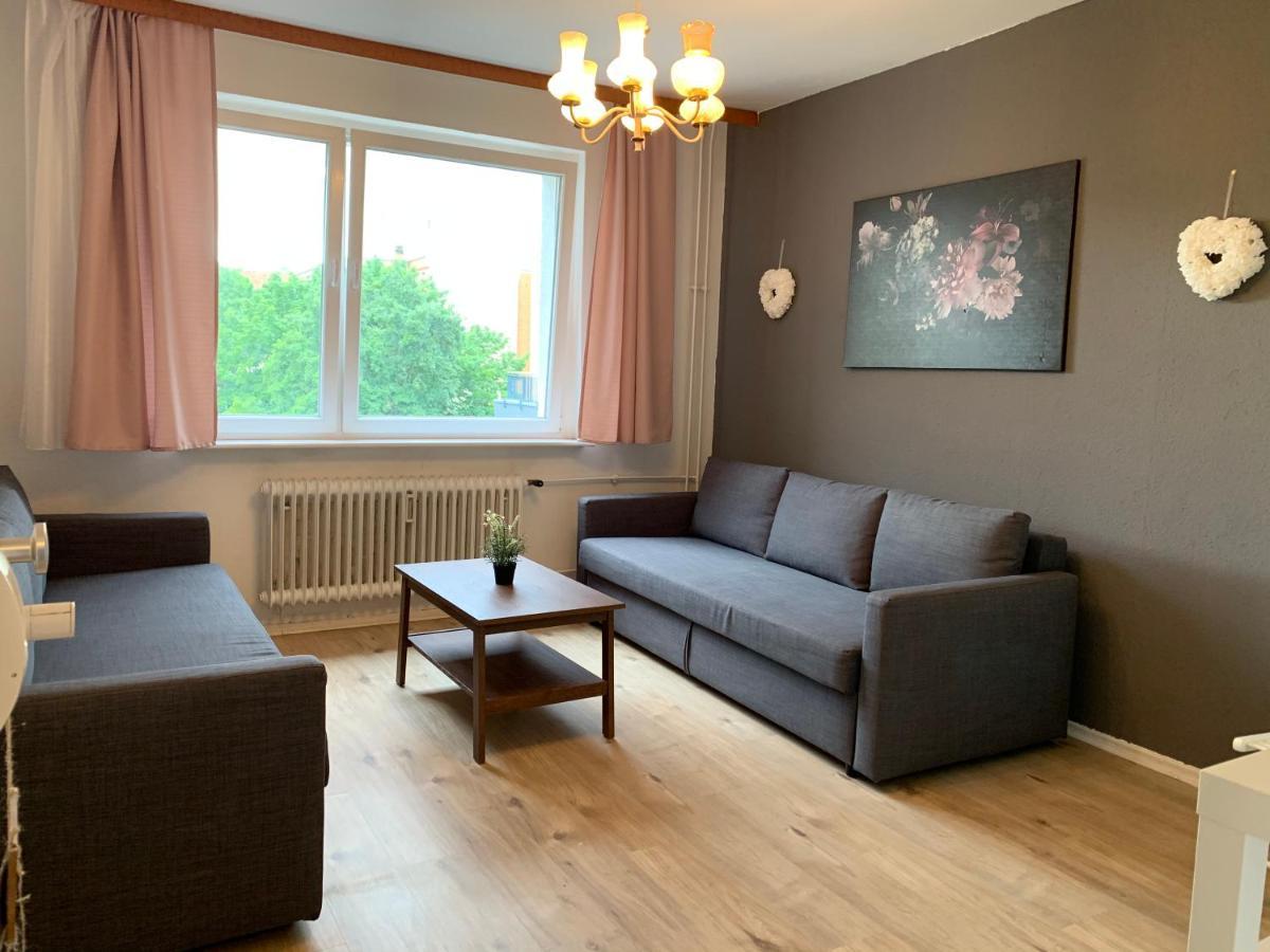 Lebt-wohnung Fur Bis Zu 12 Personen Apartment Berlin