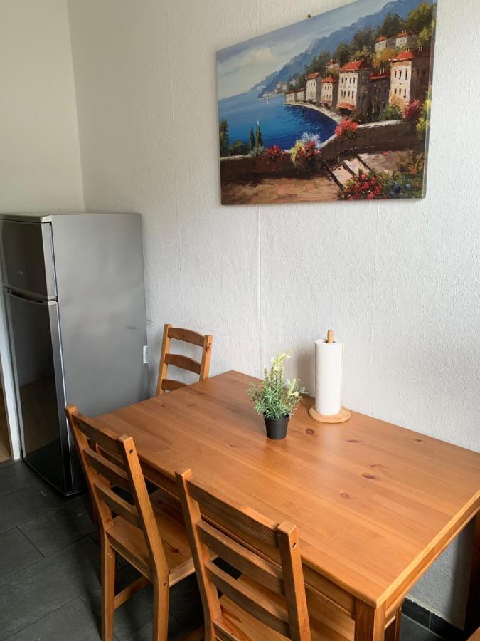 Lebt-wohnung Fur Bis Zu 12 Personen Apartment Berlin