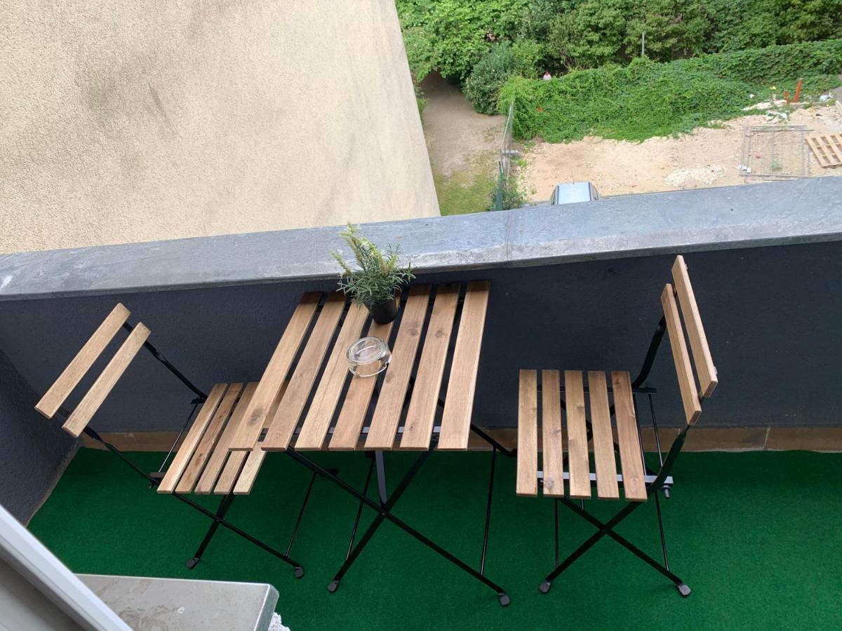 Lebt-wohnung Fur Bis Zu 12 Personen Apartment