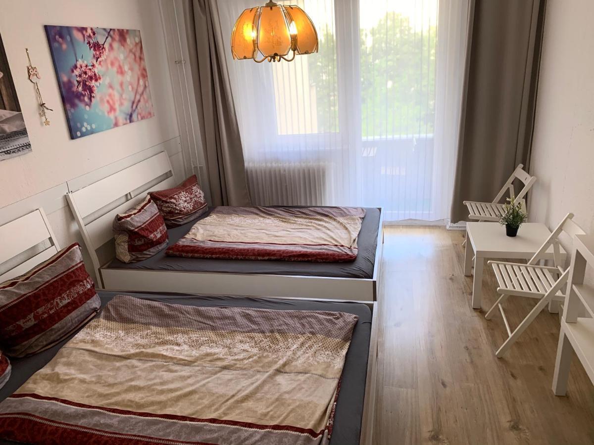 Lebt-wohnung Fur Bis Zu 12 Personen Berlin
