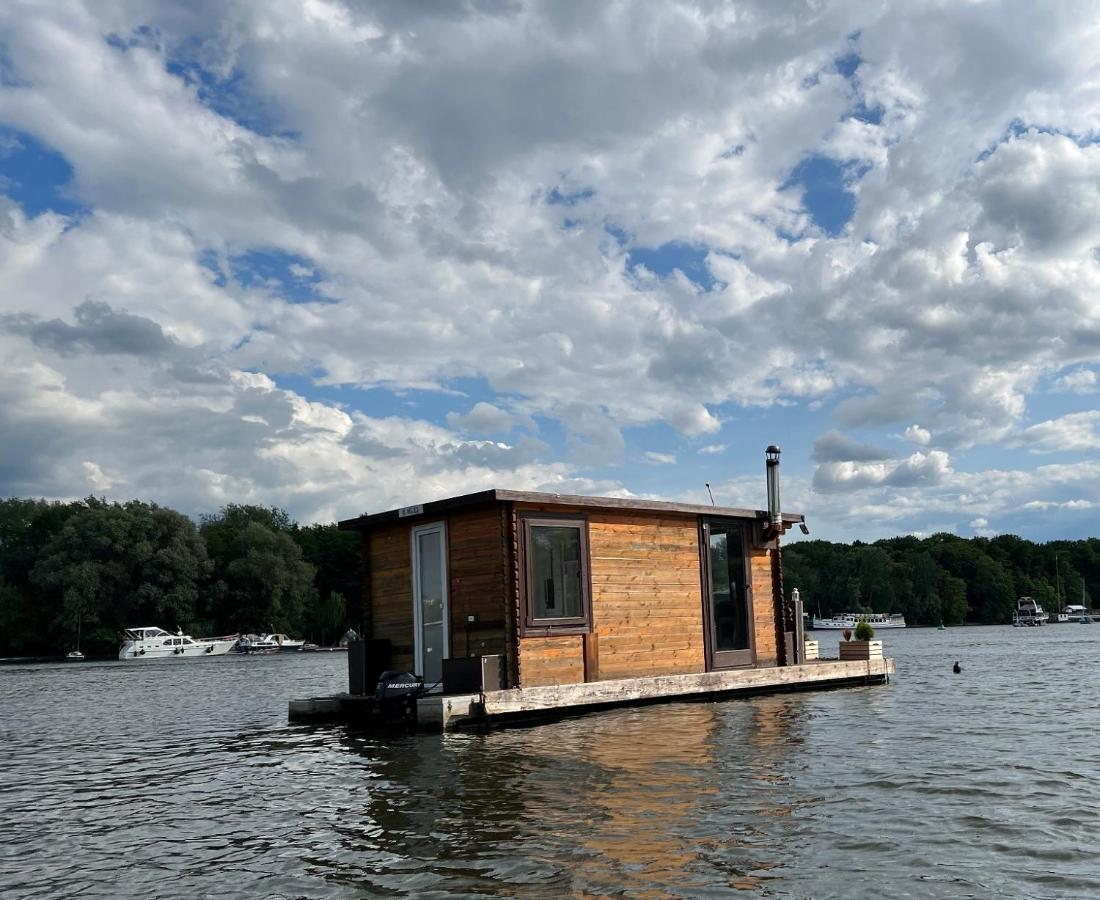 Gemuetliches Hausboot Mit Kamin In Botel