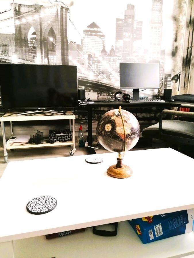 Homestay Trendy Cool And Cozy Big In A Area 12 Min Near From The Center *