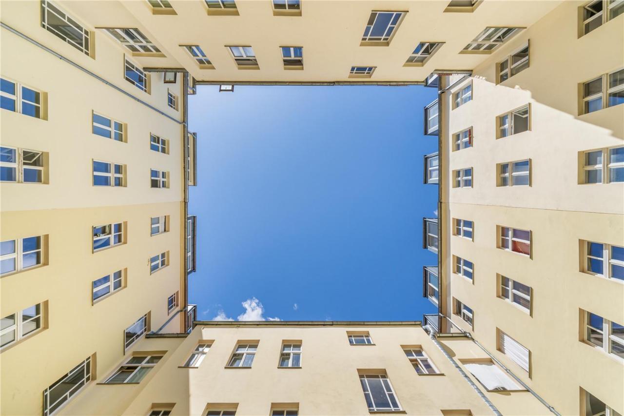 33 Efg Schoenhauser Allee Mit Balkon Berlim