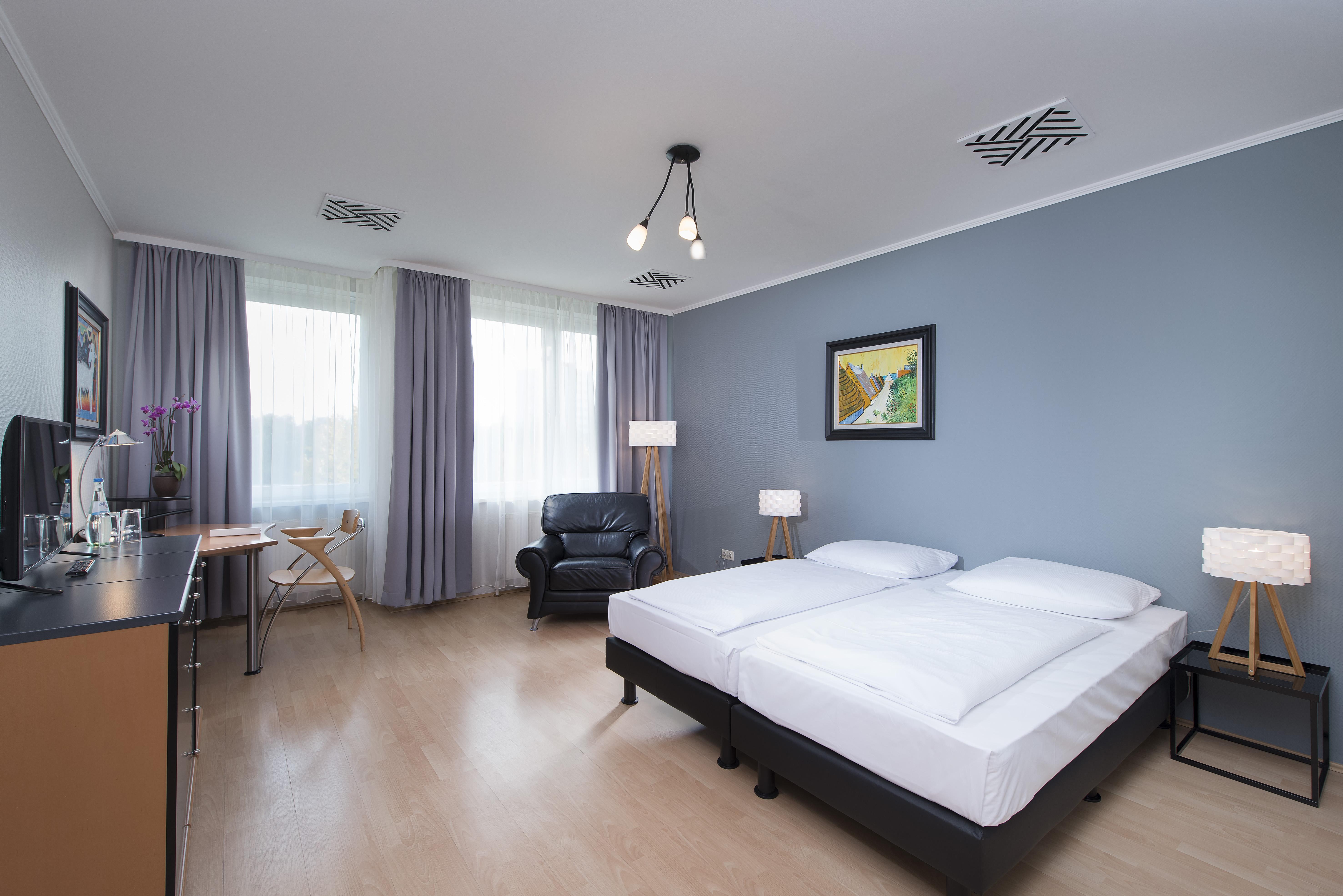 Hotel City East 4*
