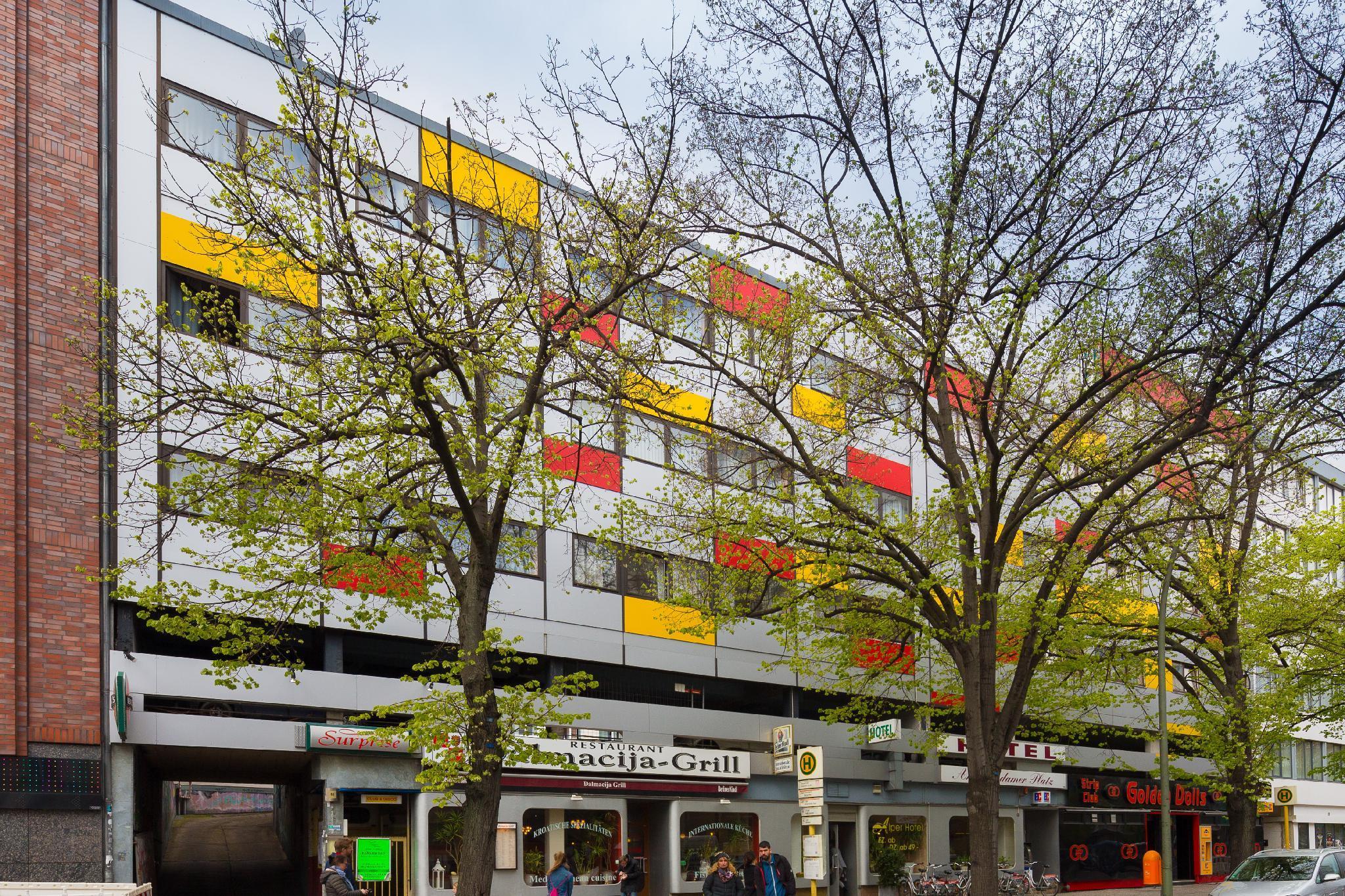 Alper Am Potsdamer Platz 3*
