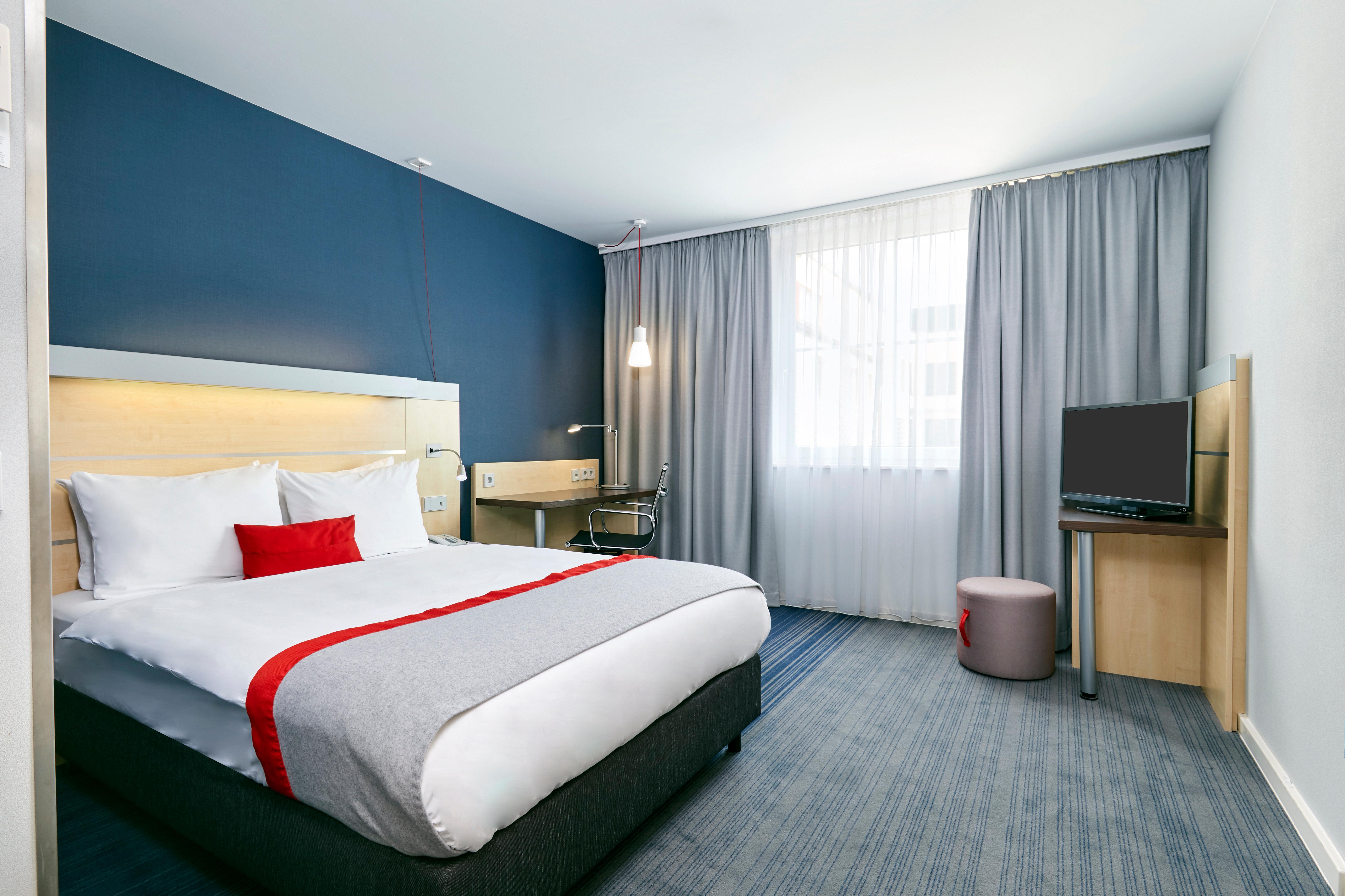 Holiday Express City Centre By Ihg Hotel 3*