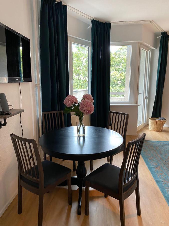 Beautiful With Balcony Apartment Berlin