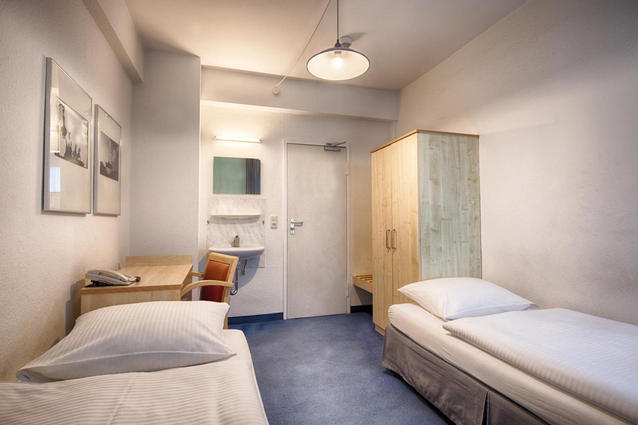 Hostel Enjoy West *