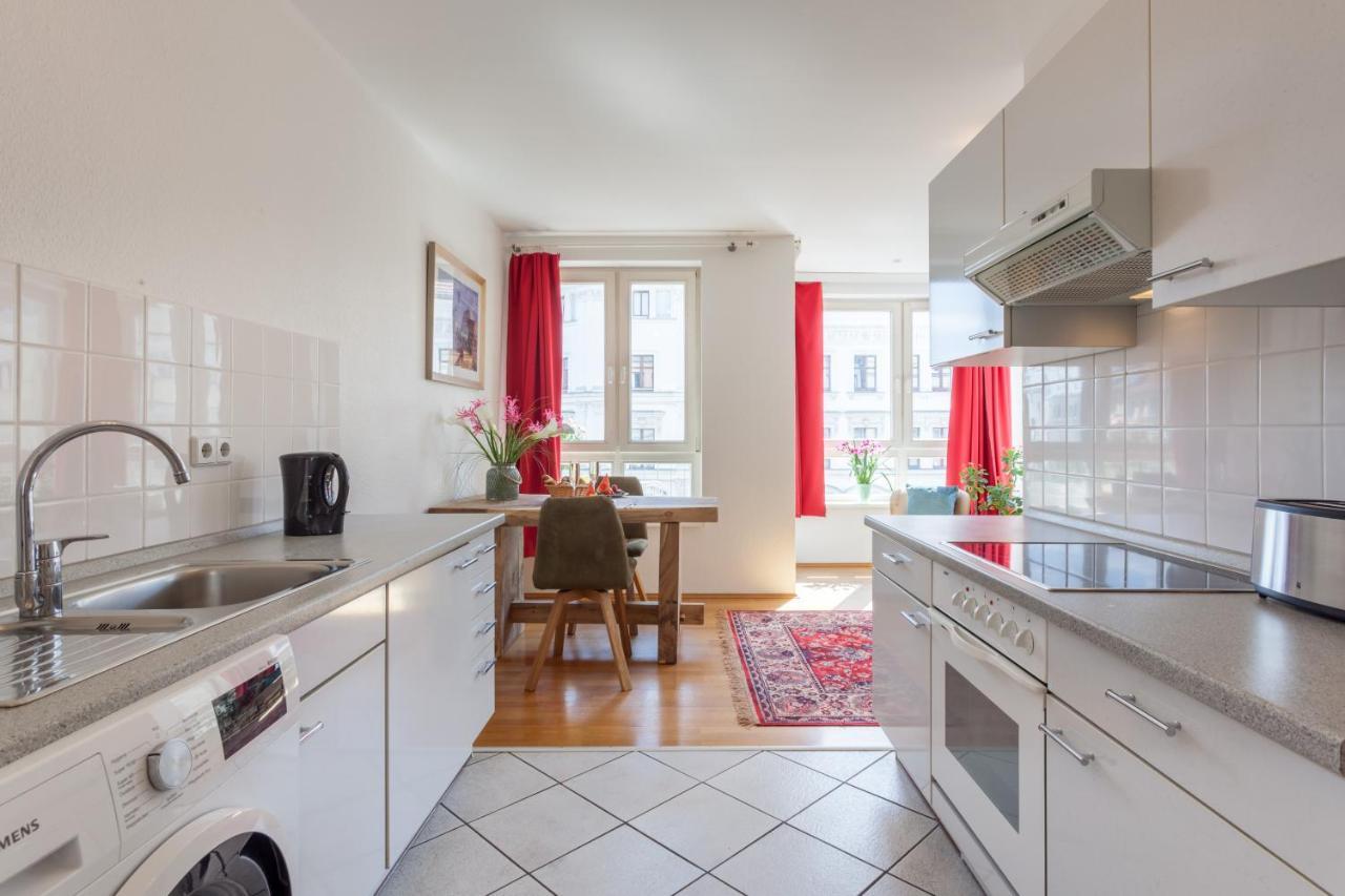 Schoenes In Downtown Mitte Mit Balkon Apartment Berlin
