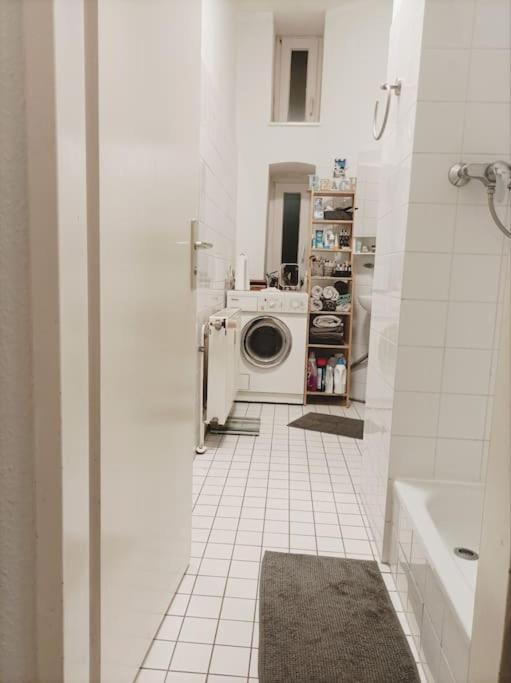 Private Bedroom In Friedrichshain *