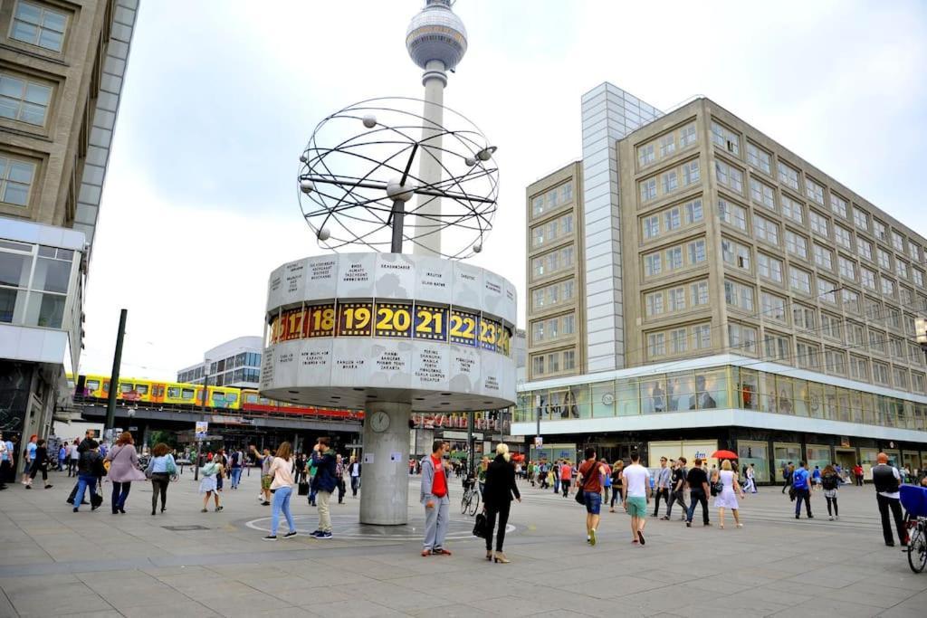 33 K Next To Alexanderplatz *