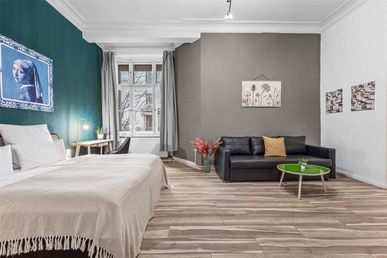 Apartment 33 K Next To Alexanderplatz