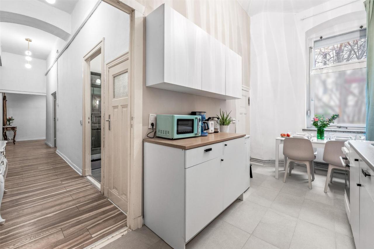 33 K Next To Alexanderplatz Apartment