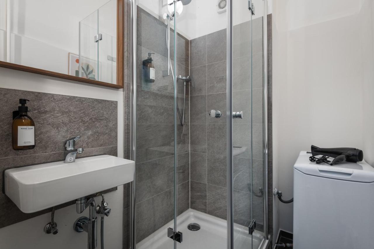 Apartment Super Zentral Super Schoener Altbau In Moabit Rostockerstrasse Im Herzen Von Fuer Bis Zu 6 Personen