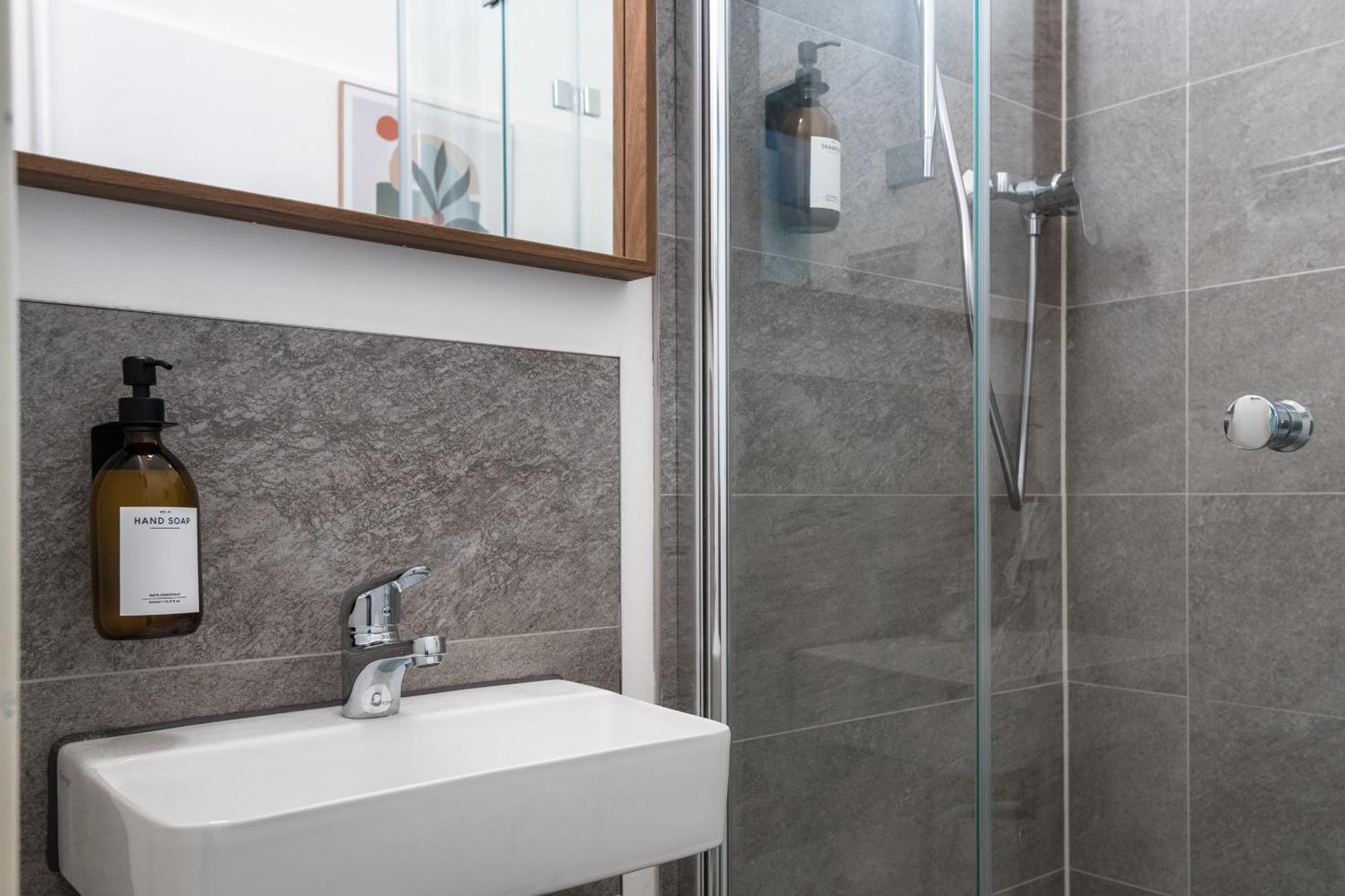 Apartment Super Zentral Super Schoener Altbau In Moabit Rostockerstrasse Im Herzen Von Fuer Bis Zu 6 Personen Berlin