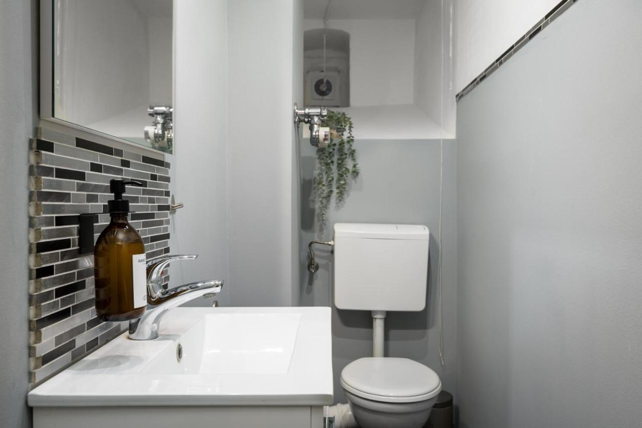 Super Zentral Super Schoener Altbau In Moabit Rostockerstrasse Im Herzen Von Fuer Bis Zu 6 Personen Berlin
