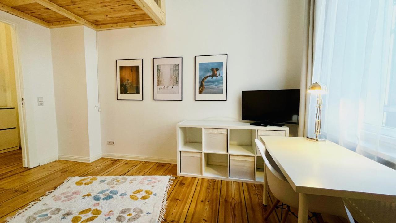 Apartment Stylish Design Very Close To Kurfurstendamm At Savignyplatz Berlin