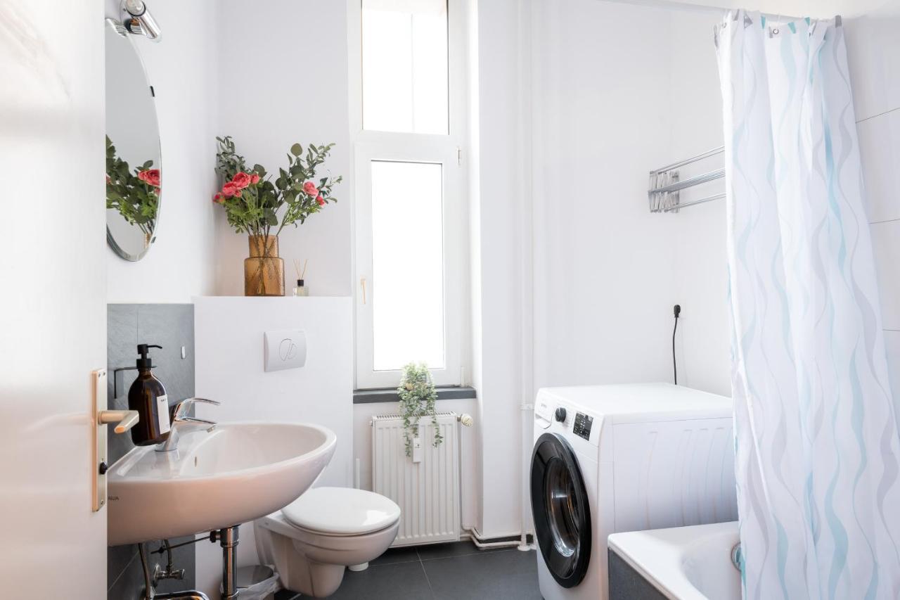Apartment Sonnig Alexanderplatz: Spacious Group-friendly Berlin