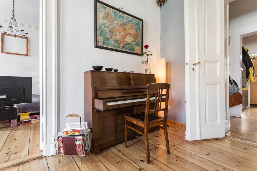 & Charmy In Old Building Apartment Berlin