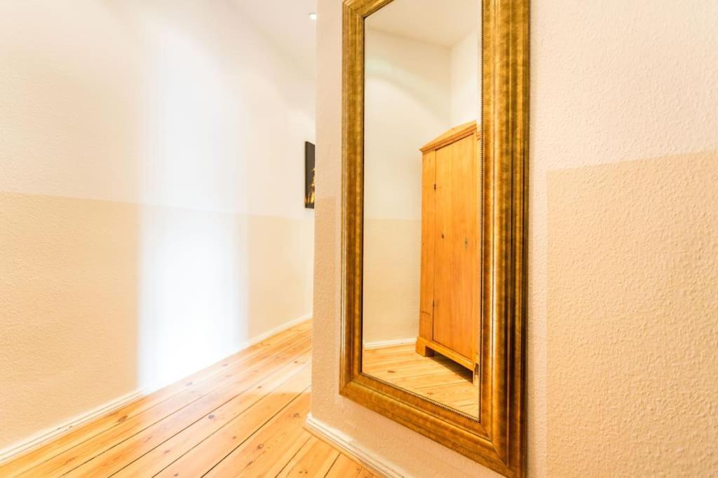 Zentrale Altbauwohnung Im Helmholtzkiez *