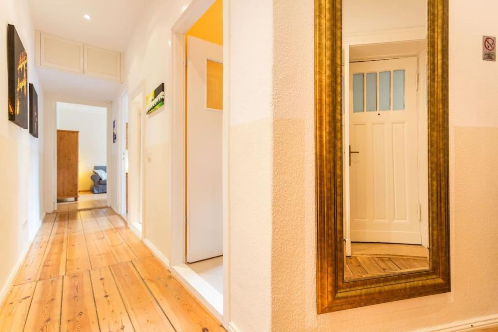 Zentrale Altbauwohnung Im Helmholtzkiez * Berlim