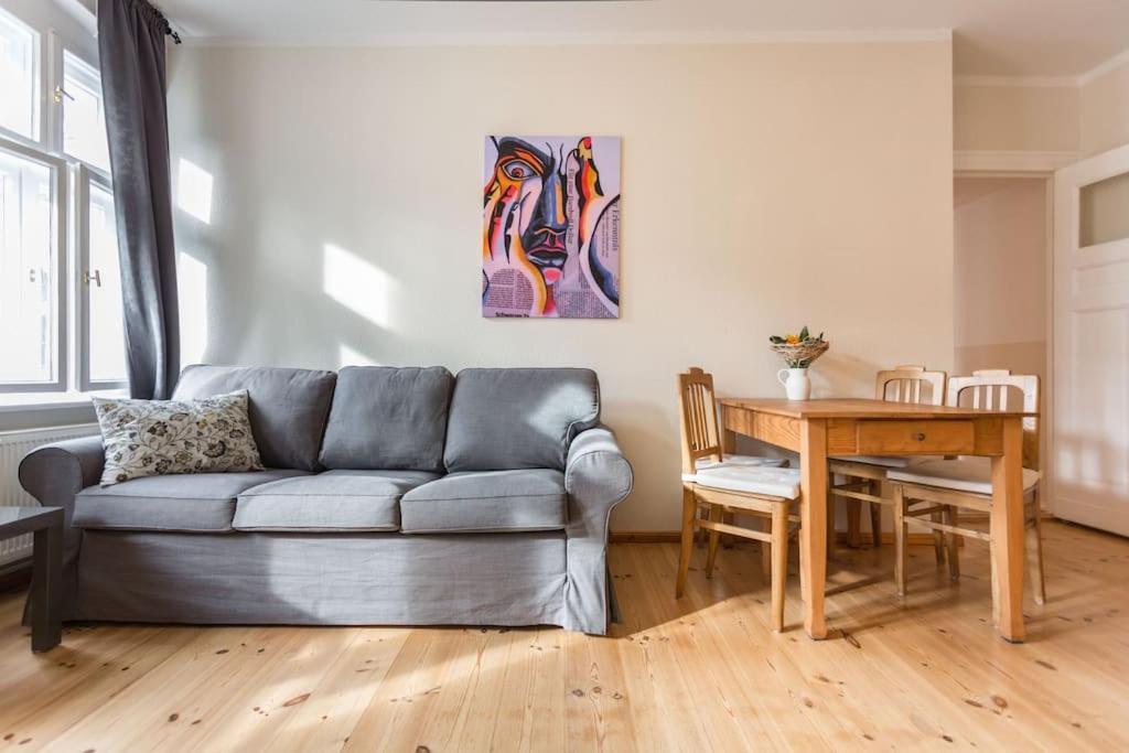 Zentrale Altbauwohnung Im Helmholtzkiez Apartamento Berlim