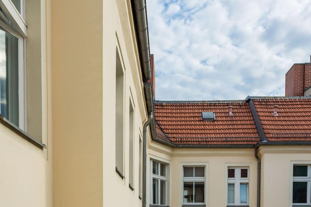 Zentrale Altbauwohnung Im Helmholtzkiez