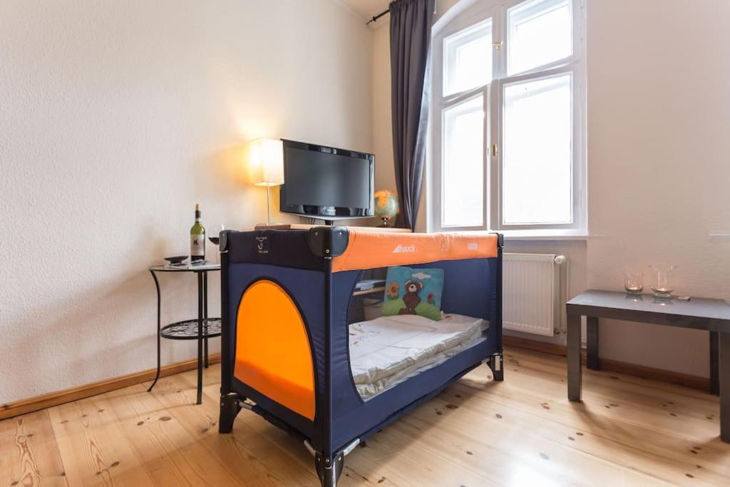 Zentrale Altbauwohnung Im Helmholtzkiez Berlim