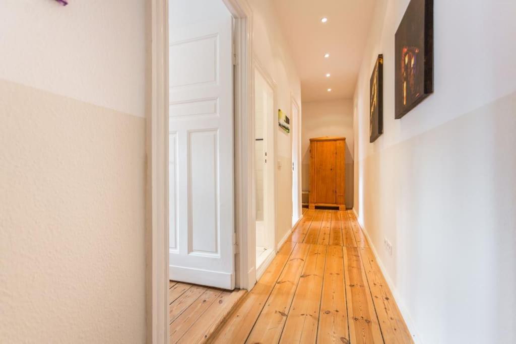 Zentrale Altbauwohnung Im Helmholtzkiez *