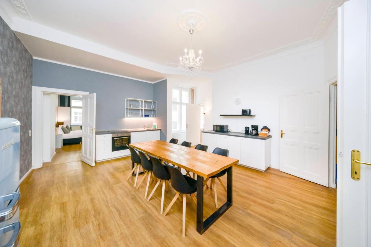 Old Town Apartment *