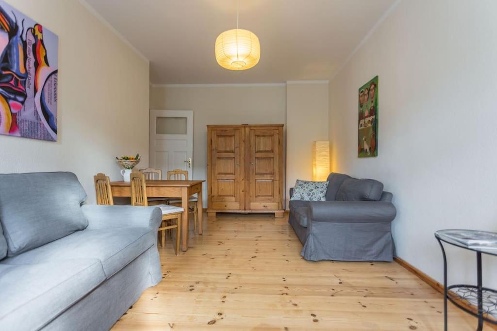 Apartamento Zentrale Altbauwohnung Im Helmholtzkiez Berlim