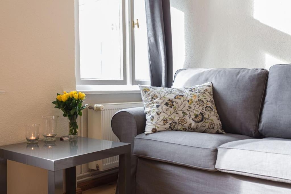 Zentrale Altbauwohnung Im Helmholtzkiez