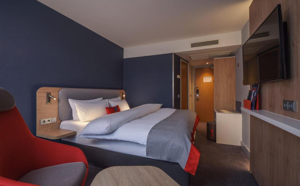 Hotel Holiday Express City Centre By Ihg 3*