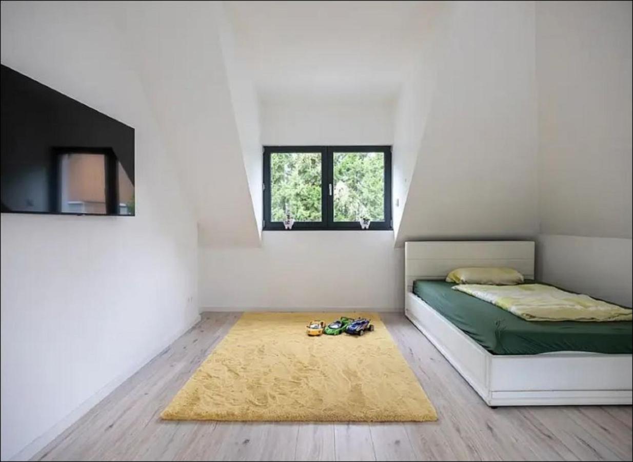 Traum-villa In Heiligensee Mit Innenpool Und Kamin