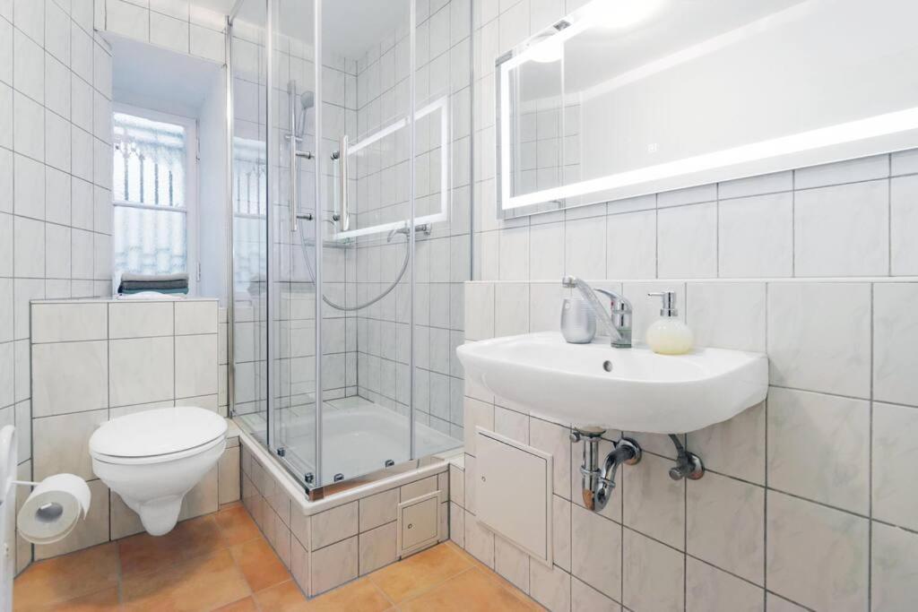 Big 4rooms Kurfuerstendamm *