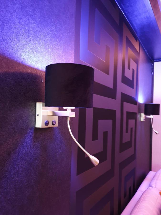 Miet-kamp Ruhig, Zentral, Nahe Messe, Ausgefallenes Design 2 Schlafzimmer