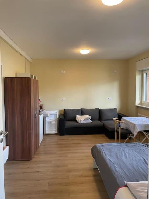 Apartment Einzimmerwohnung + Dusche Und Wc