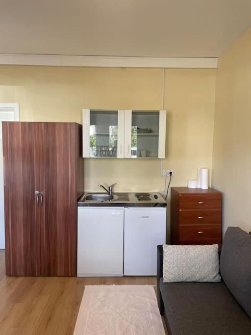 Einzimmerwohnung + Dusche Und Wc *